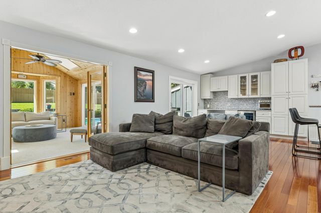 17025 24th Avenue N, Plymouth, MN 55447