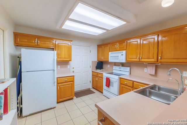 7438 Oak Marsh St., Live Oak, TX 78233