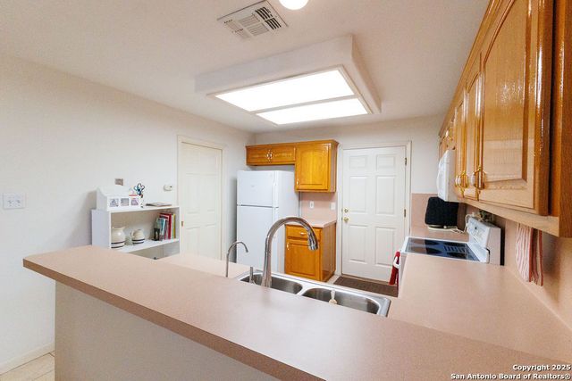 7438 Oak Marsh St., Live Oak, TX 78233