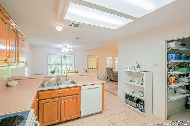 7438 Oak Marsh St., Live Oak, TX 78233