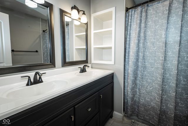 963 W Clinton Street, Danville, IN 46122