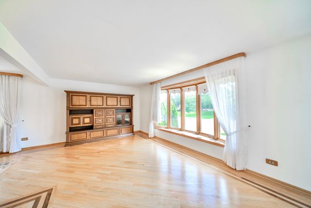 6730 W Berenice Avenue, Chicago, IL 60634