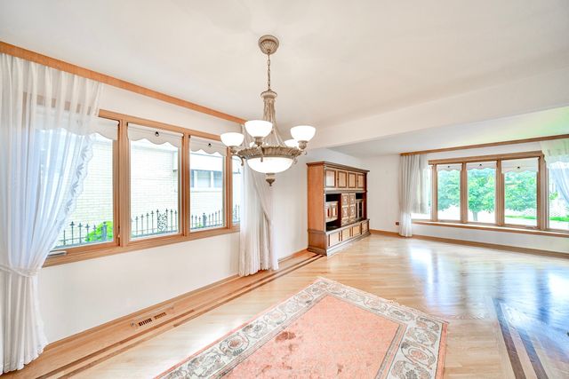 6730 W Berenice Avenue, Chicago, IL 60634
