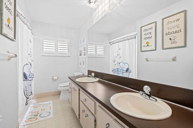 8352 NW 6th Ct, Coral Springs, FL 33071