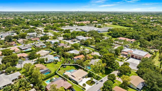 8352 NW 6th Ct, Coral Springs, FL 33071