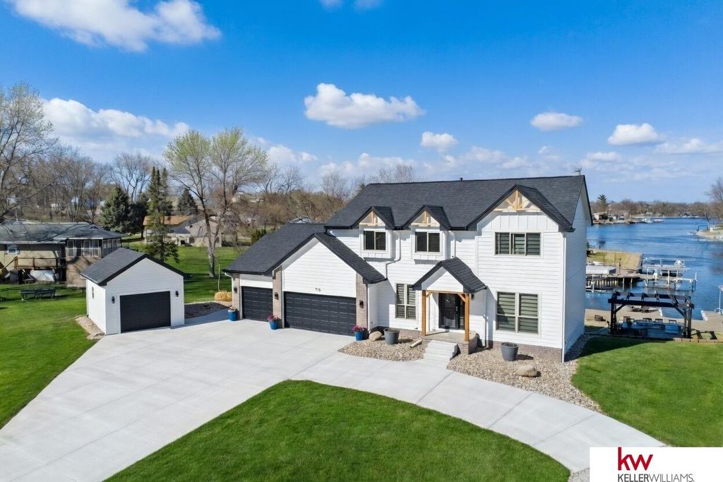 918 Adams Court, Plattsmouth, NE 68048