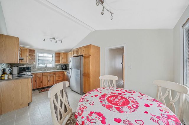 6 Cedar Oaks Avenue, Farmingville, NY 11738