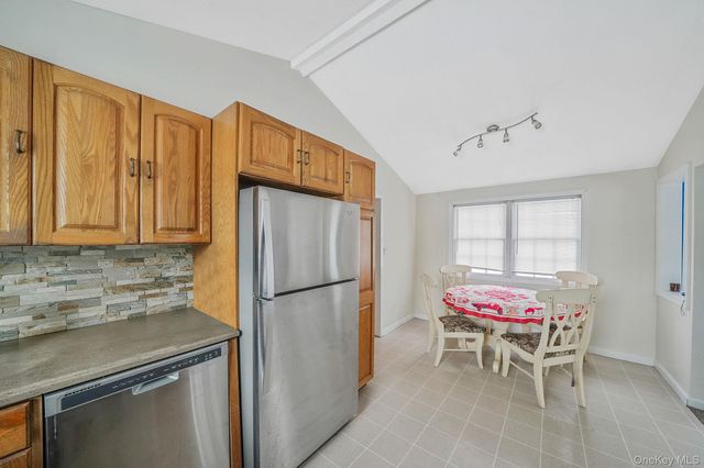 6 Cedar Oaks Avenue, Farmingville, NY 11738