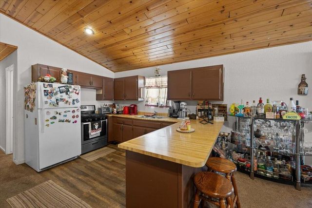 396 Riverside Avenue, Sugarloaf, CA 92386