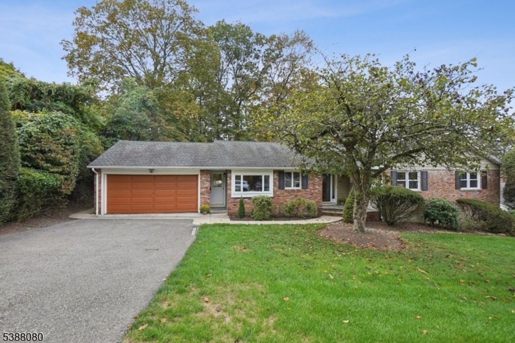 30 Alpine Dr, Wayne Twp., NJ 07470