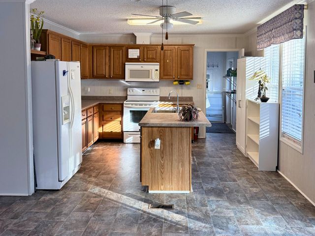 106 Airborne Way, Cross, SC 29436