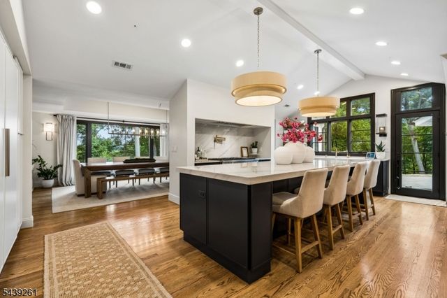 101 Peachcroft Dr, Bernardsville Boro, NJ 07924