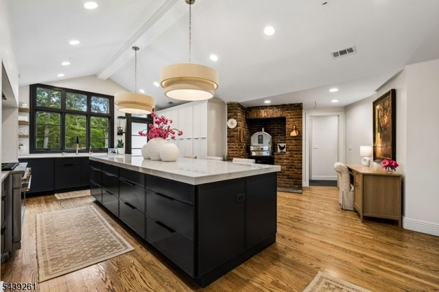 101 Peachcroft Dr, Bernardsville Boro, NJ 07924