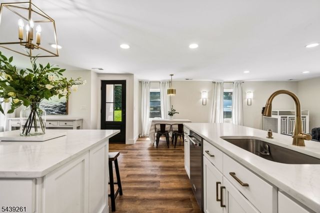 101 Peachcroft Dr, Bernardsville Boro, NJ 07924