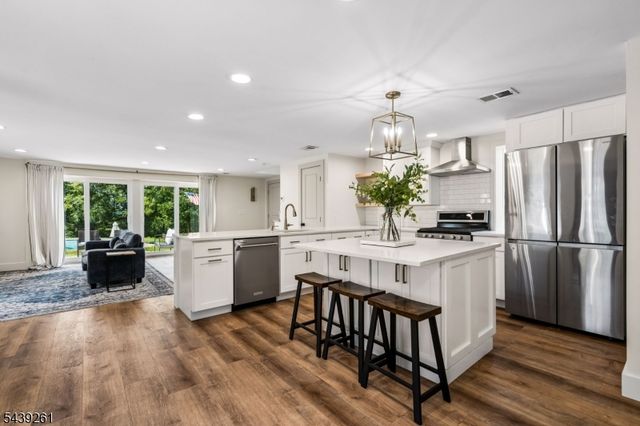 101 Peachcroft Dr, Bernardsville Boro, NJ 07924