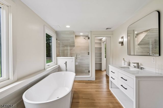 101 Peachcroft Dr, Bernardsville Boro, NJ 07924