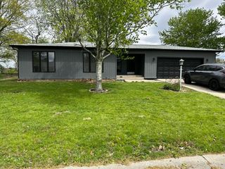 902 Fleetwood Drive, Tuscola, IL 61953