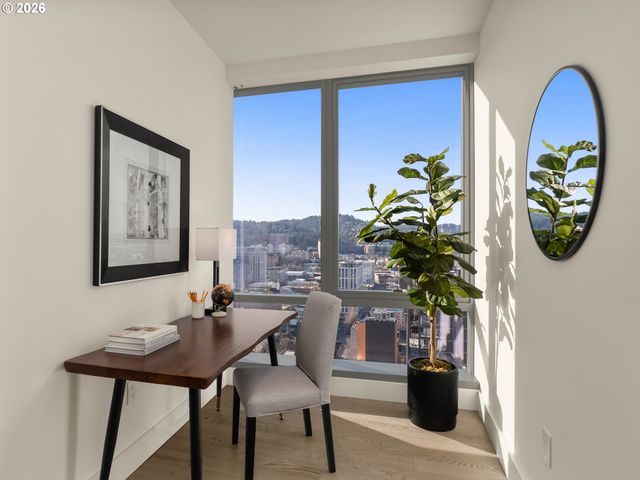 550 Sw 10TH Ave 2803, Portland, OR 97205