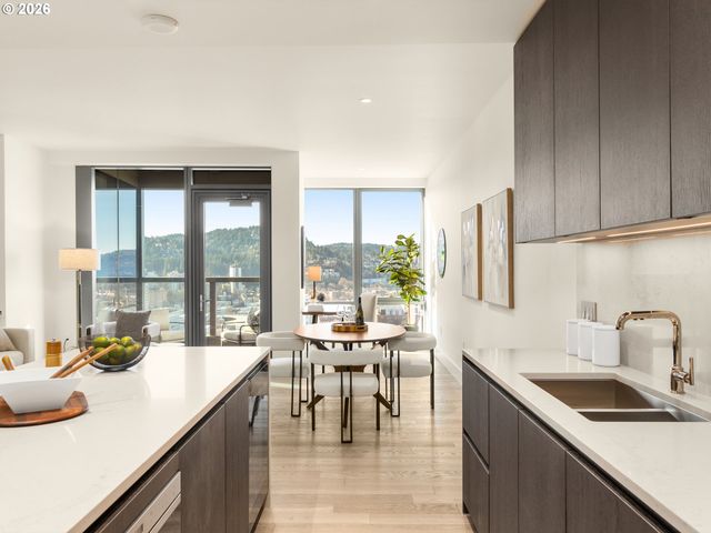 550 Sw 10TH Ave 2803, Portland, OR 97205