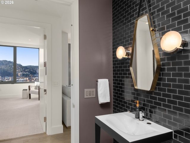 550 Sw 10TH Ave 2803, Portland, OR 97205