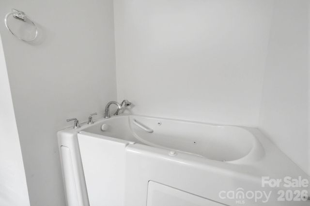 138 Lone Eagle Lane, Hendersonville, NC 28739