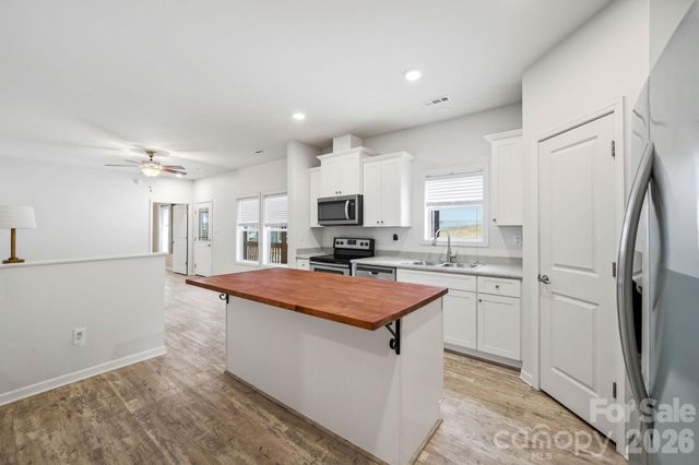 138 Lone Eagle Lane, Hendersonville, NC 28739