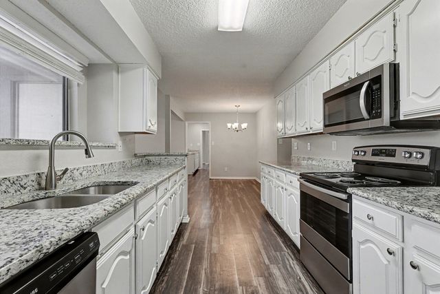 1517 Rockdale Drive, Arlington, TX 76018