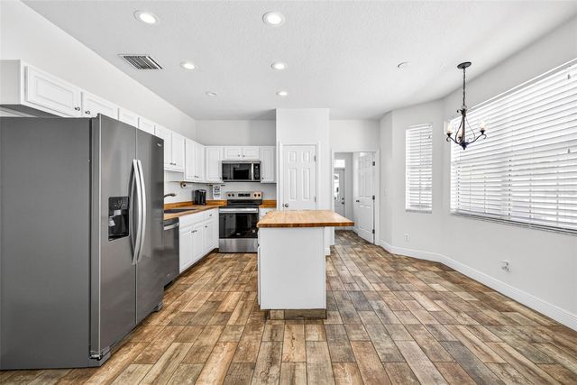 6450 ASHVILLE DR, Zephyrhills, FL 33542