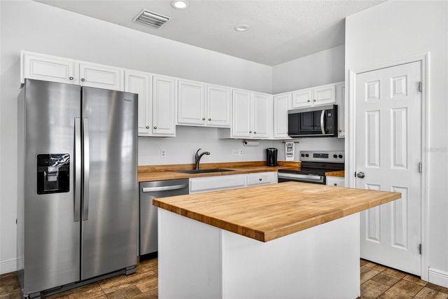 6450 ASHVILLE DR, Zephyrhills, FL 33542