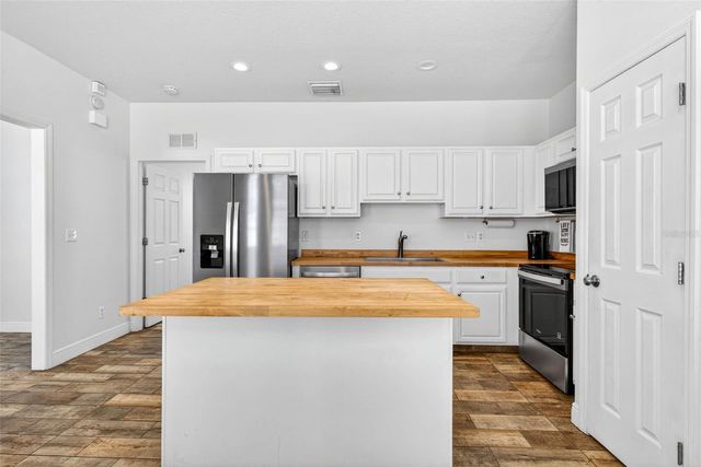 6450 ASHVILLE DR, Zephyrhills, FL 33542