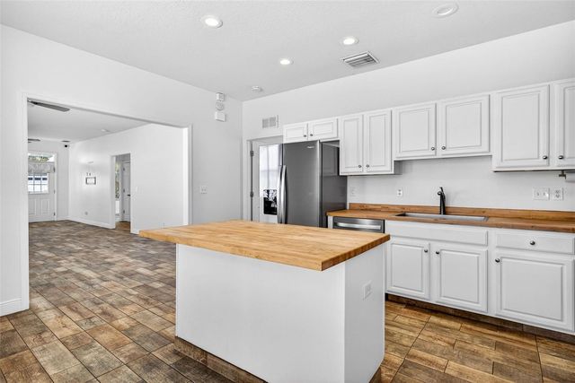 6450 ASHVILLE DR, Zephyrhills, FL 33542