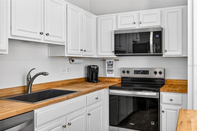 6450 ASHVILLE DR, Zephyrhills, FL 33542