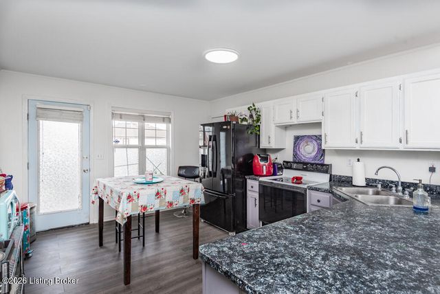 227 Seminole Ct, Shepherdsville, KY 40165