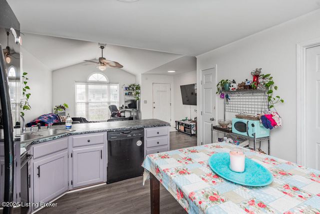 227 Seminole Ct, Shepherdsville, KY 40165