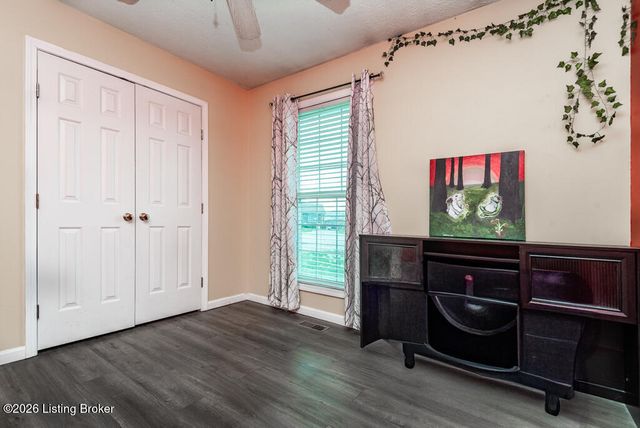 227 Seminole Ct, Shepherdsville, KY 40165