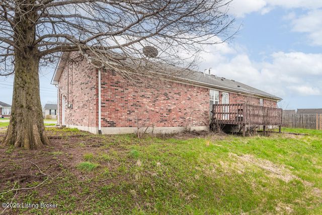 227 Seminole Ct, Shepherdsville, KY 40165