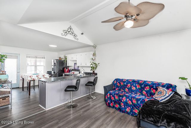 227 Seminole Ct, Shepherdsville, KY 40165