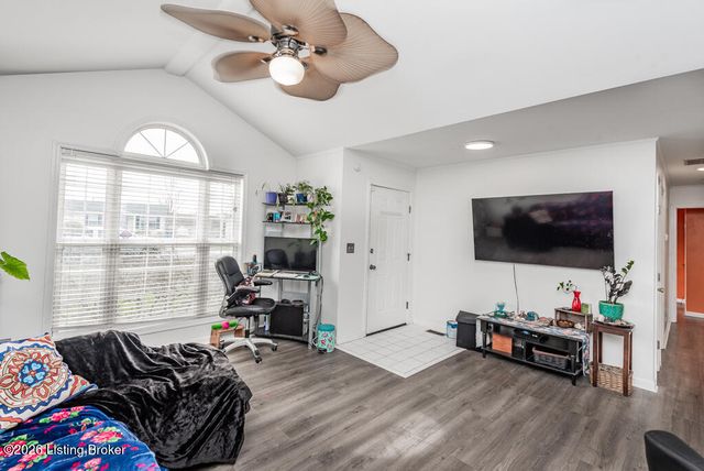 227 Seminole Ct, Shepherdsville, KY 40165