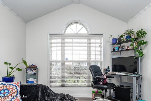 227 Seminole Ct, Shepherdsville, KY 40165