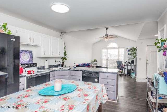 227 Seminole Ct, Shepherdsville, KY 40165