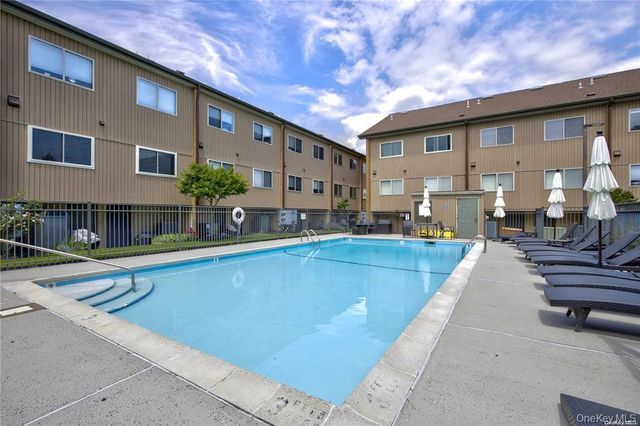 88 Pacific Boulevard, Long Beach, NY 11561