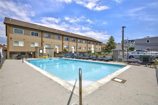 88 Pacific Boulevard, Long Beach, NY 11561