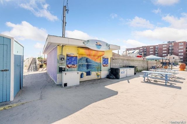 88 Pacific Boulevard, Long Beach, NY 11561