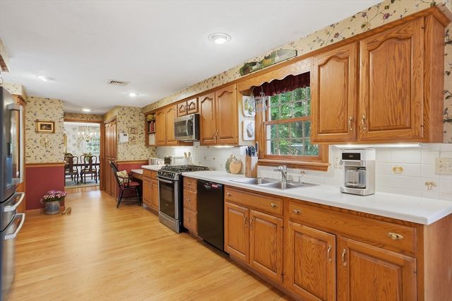 26 Ideal Avenue, Chelmsford, MA 01824