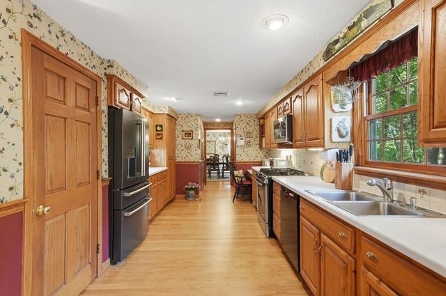 26 Ideal Avenue, Chelmsford, MA 01824