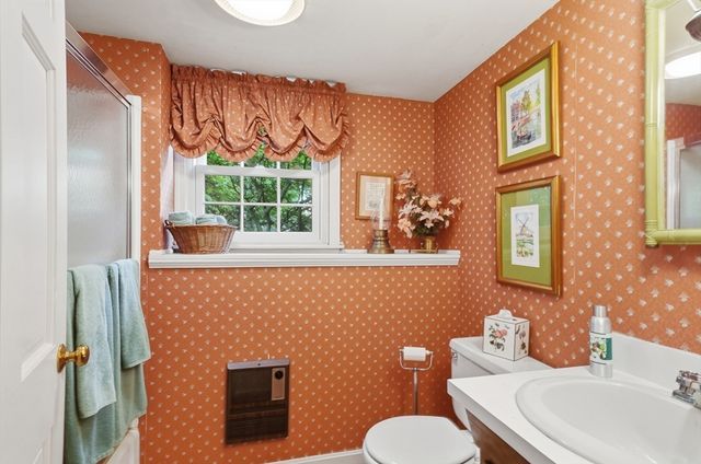 26 Ideal Avenue, Chelmsford, MA 01824