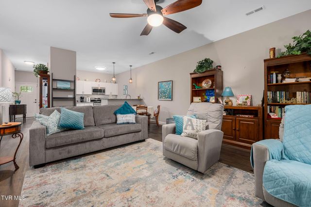 1129 Traders Walk, Johnson City, TN 37601