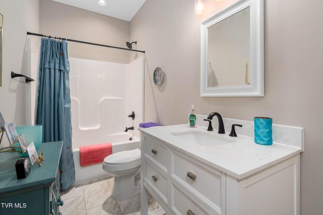 1129 Traders Walk, Johnson City, TN 37601