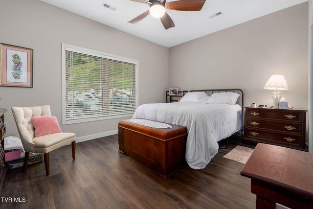 1129 Traders Walk, Johnson City, TN 37601