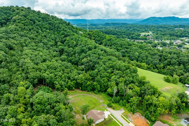 1129 Traders Walk, Johnson City, TN 37601